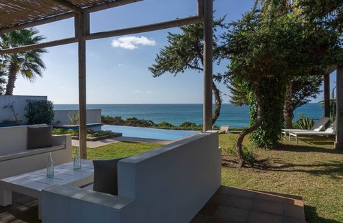 Cabo Roche Villa | Enebros y Mar. Estilo en primera linea de playa