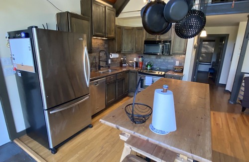 Pottsboro Casa | Engaging Texoma tri-story home in the trees with space for all personalities!