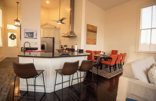 Faubourg Marigny Cama Y Desayuno | Engine 24 Firehouse Penthouse Suite