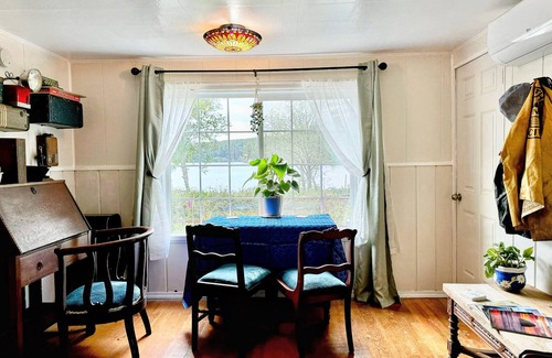 Westlake Cabina | Engineer’s Suite - Lakefront Luxury 2 Bedroom Vacation Rental