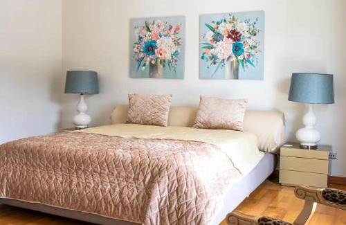 Capelas Casa | English house
