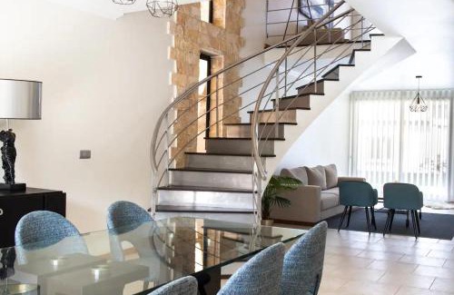 Capelas Casa | English house