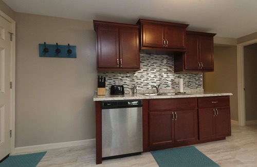 Perryville Casa | Disfrute de un lago de 17 acres en The Cash Lodge