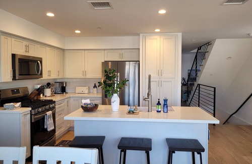 Silver Strand Casa | Enjoy a 3-bedroom 2 bath vacation home steps to Silver Strand Beach