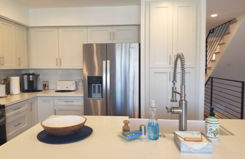Silver Strand Casa | Enjoy a 3-bedroom 2 bath vacation home steps to Silver Strand Beach