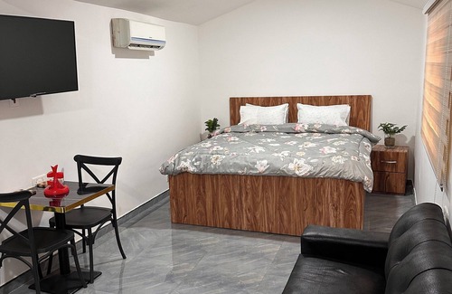 Accra Cabina | Enjoy a comfortable room with all the essentials for a great stay.