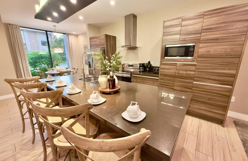 Florida Central Atlantic Coast Casa | Enjoy a cozy and unique stay in the heart of Magic Village.