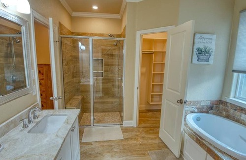 Bullard Casa | Enjoy a FREE with any 5 night stay PLUS a Spa Gift Card at Tyler's favorite Spa!