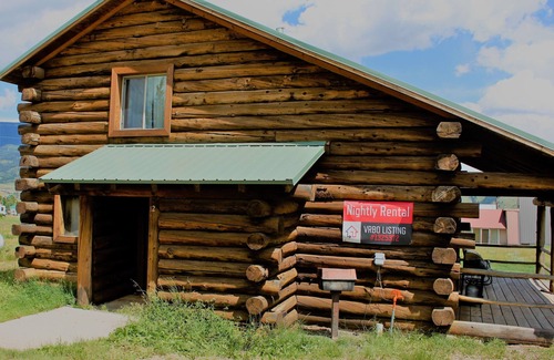 Eagle Nest Cabina | ¡Disfrute de Get-A-Way @ esta acogedora cabaña de troncos en Eagle Nest Lake, en Eagle Nest NM!