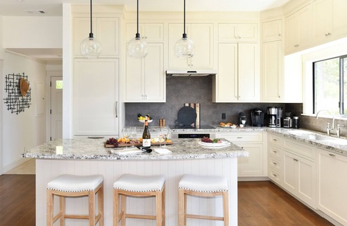 Napa Condominio | Enjoy a glass of wine & watch Napas stunning sunsets from sofa on huge deck! 3ba