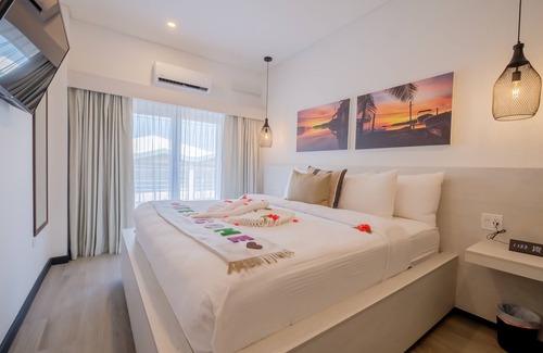 San Pedro Hotel | Enjoy a gorgeous master suite with a full kitchen, king bed, and balcony!