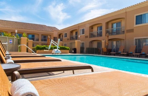 Camarillo Hotel | Enjoy a Hassle-Free Stay! Pet-Friendly, Close to Camarillo Ranch House