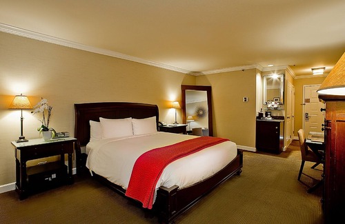Cupertino Hotel | Enjoy a Hassle-free Stay! Free Parking, Onsite Pool, Minutes to Franco Park