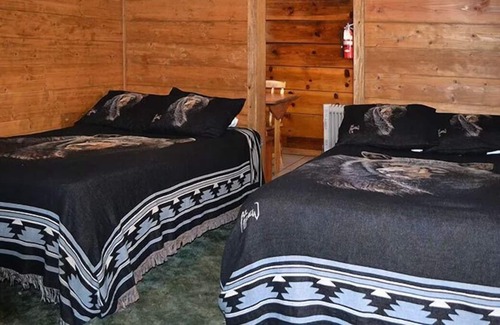 Union Creek Casa | Enjoy a Hassle Free Stay! 2 Spacious Units, Close to Rogue River Gorge Viewpoint