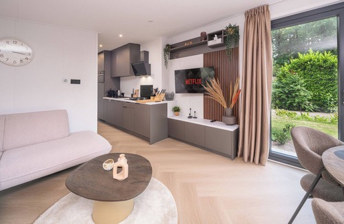 Lieren Casa | Enjoy a holiday home in the wooded nature of the Veluwe, complete with modern amenities and a stylish pergola and electric outdoor fireplace for optimal comfort.