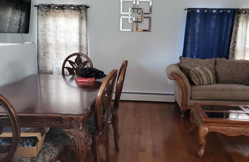 South Jamaica Apartamento | Enjoy a home away from home. In Jamaica Queens.A/C and Heat