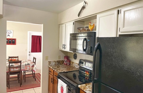 Bartow Casa | Enjoy a little bit of country in the city
