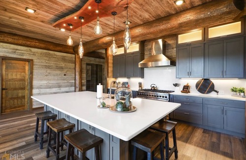 Epworth Cabina | Enjoy a Luxe Riverfront Retreat at Miracle Creek