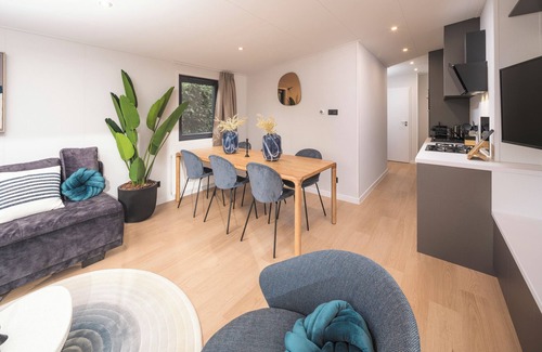 Lieren Casa | Enjoy a luxury holiday home in the wooded nature of the Veluwe, featuring modern amenities, air conditioning, and a stylish pergola with electric fireplace for optimal comfort.