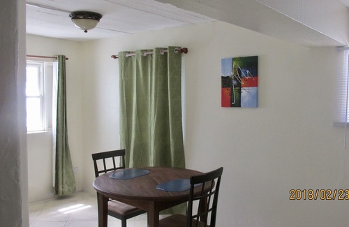 Brighton Apartamento | Disfrute de unas vacaciones tranquilas a pasos de una playa virgen en la costa oeste.