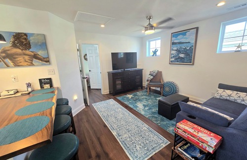 Northeast Virginia Beach Apartamento | Enjoy a private stay just 4 blocks to Oceanfront and vibrant Boardwalk!