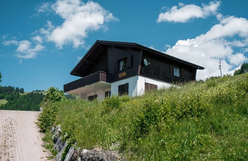 Amden Casa | "Enjoy a Relaxing Escape in Chalet Theresia: Nature at Your Doorstep!"