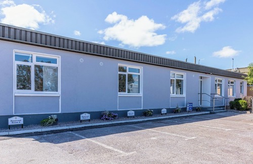 Tramore Apartamento | Enjoy a stay at the scenic Tramore Golf Club in one of our Burrows Lodge guest suites.