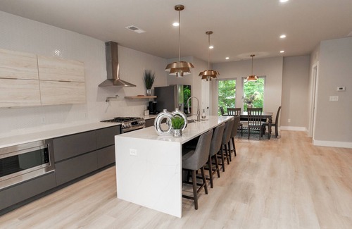 Biddleville Casa | Enjoy a stylish experience at this centrally-located 3 bedroom home.