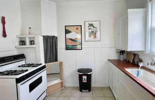 Oaks Historic District Casa | Enjoy a stylish experience at this centrally-located duplex