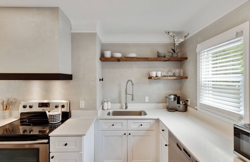 Huntington Woods Apartamento | Enjoy a stylish experience at this unique, modern flat
