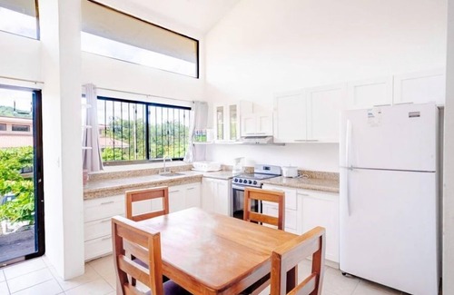 El Ocotal Condominio | Enjoy a tropical getaway in this modern one-bedroom, two-bathroom condo near Ocotal Beach