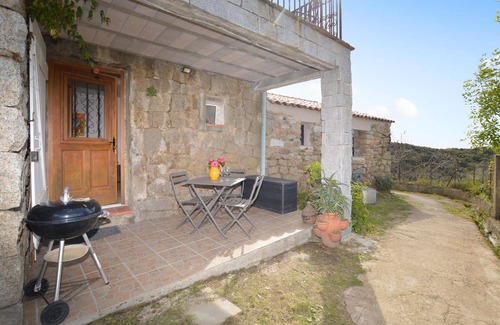 Petreto-Bicchisano Apartamento | Enjoy a wonderful break close to nature in this inviting vacation apartment.