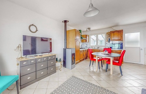 Woignarue Casa | Enjoy a wonderful view of the sea in this attractive holiday home.