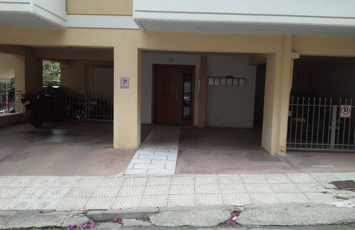 Dafni Apartamento | Disfruta de absoluta privacidad y comodidad en el 5 ° piso con jacuzzi, estacionamiento
