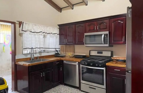 Barrio El Centro Apartamento | Disfruta de todo el espacio de este loft en el corazón de Tela Atlántida