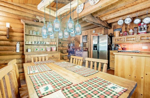 Pine Mountain Club Casa | ENJOY - An Authentic Log Cabin - Purple Beds - Games - 420 OK! Pets Stay FREE
