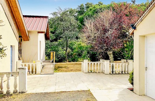 Lucay-le-Male Casa | Enjoy an unforgettable vacation in this inviting vacation home in a beautiful landscape.