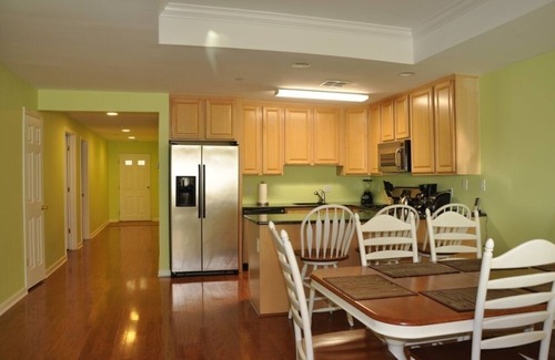 Wildwood Condominio | Disfrute de las hermosas puestas de sol de la bahía en este alquiler de Marina Bay