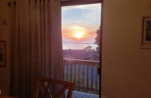 Marine Terrace Casa | Enjoy Big Views on Lodge Hill in Cambria! Great location and Pet-Friendly!