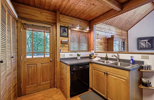 Sapphire Casa | Enjoy Breathtaking Views in Sapphire - Happy Jack's Cabin
