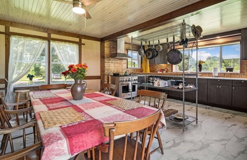 Skaneateles Casa | Enjoy country living at Chick’s Place!