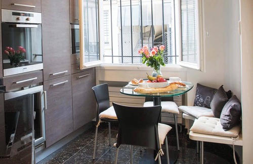 Quartier du Gros-Caillou Apartamento | Enjoy Eiffel Tower Sparkle in Grand Style!