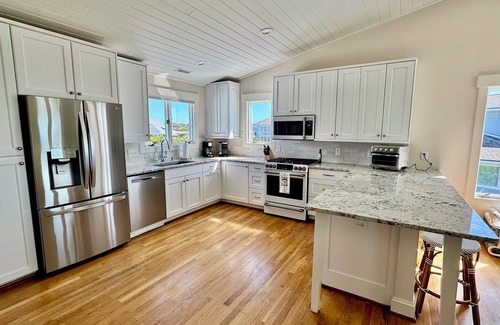 South Beach Casa | Fully-renovated Spring 2025, all new furniture, OCEANVIEW 4 bed, 5 full ba!