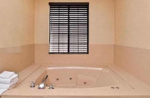 Hollywood Hotel | Enjoy Hollywood Charm from a Cozy Room Just Steps from Walk of Fame