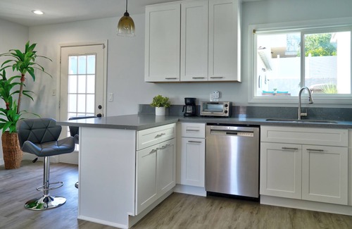 La Crescenta Casa | Enjoy La Crescenta Living. Work, Play, Swim.