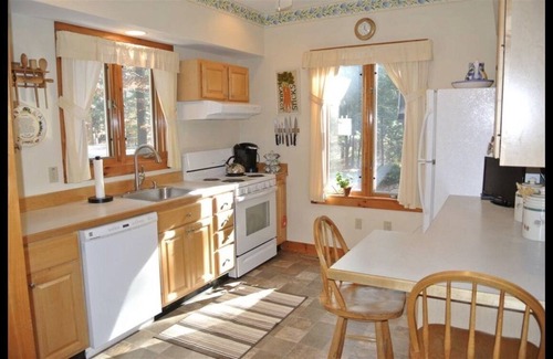 Gilmanton IW Casa | Enjoy lakefront life. Sleeps 12+. Gorgeous sunsets year-round on Crystal Lake