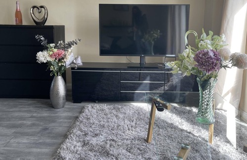 Highams Park Otro | Enjoy lovely 4 bed Apartment with garden