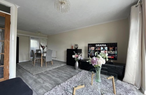 Highams Park Apartamento | London four bed Apartment with garden