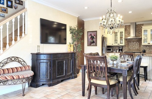 Mid-City Casa | Enjoy luxurious, unique home in prime Santa Monica at a great intro price.