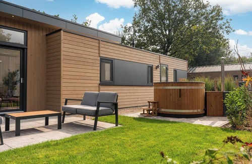 Lieren Casa | Enjoy luxury and comfort in our spacious Cannenburch with modern amenities and your own hot tub